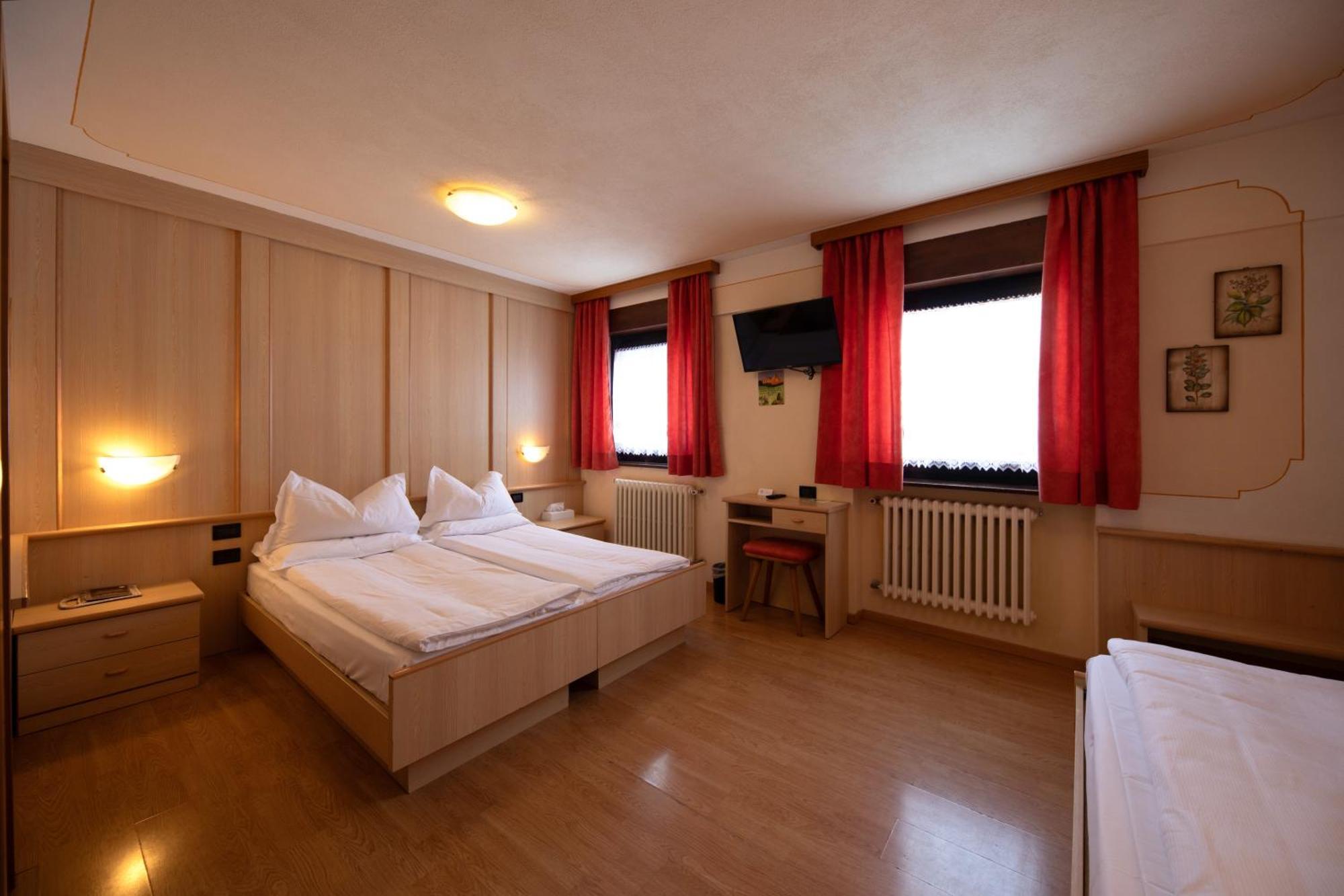 פאסו רולה Albergo Venezia מראה חיצוני תמונה
